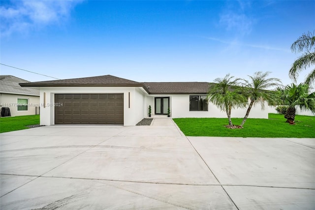 view of front facade featuring a front yard and a garage