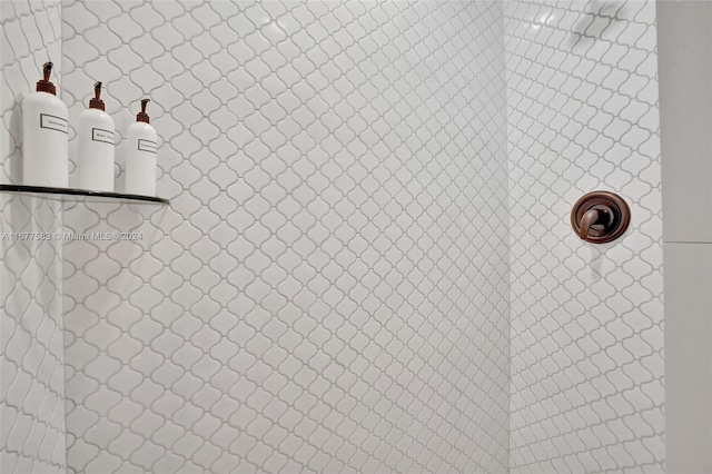 details featuring a tile shower