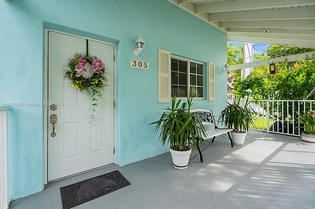 doorway to property with covered porch