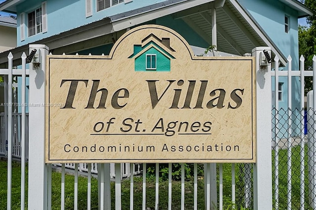 view of community / neighborhood sign