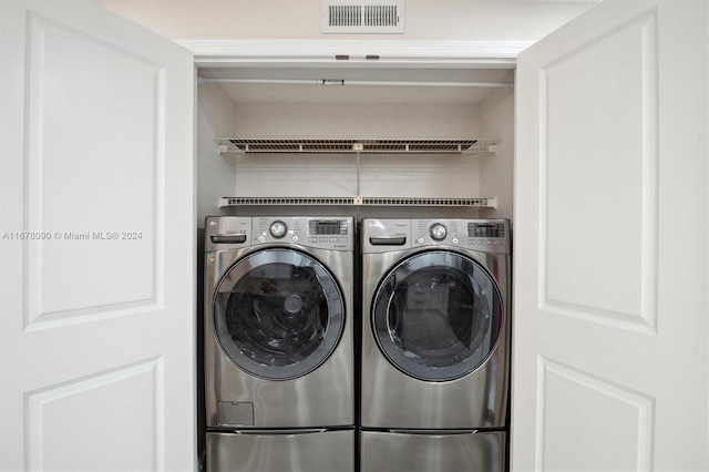 laundry room with washing machine and dryer