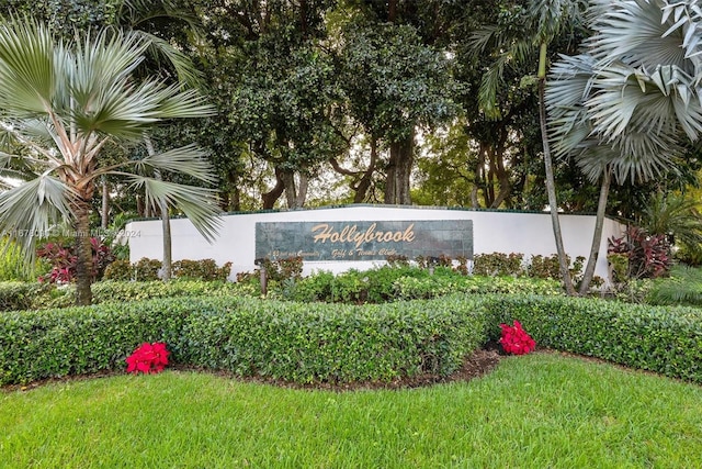 community / neighborhood sign with a lawn