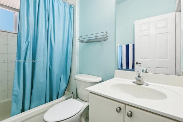 full bathroom with toilet, vanity, and shower / tub combo