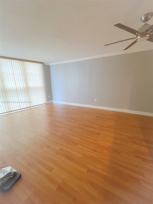 spare room with light hardwood / wood-style floors, ornamental molding, and ceiling fan