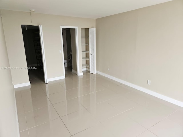 spare room featuring light tile patterned floors