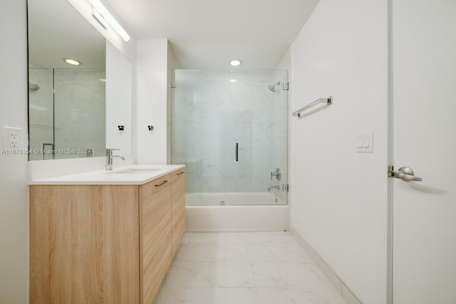 bathroom with vanity and tiled shower / bath