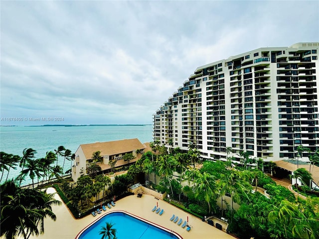 view of swimming pool featuring a water view