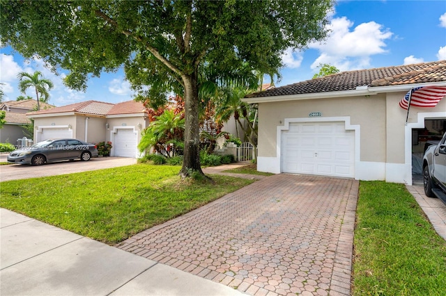 view of front of home featuring a front yard and a garage