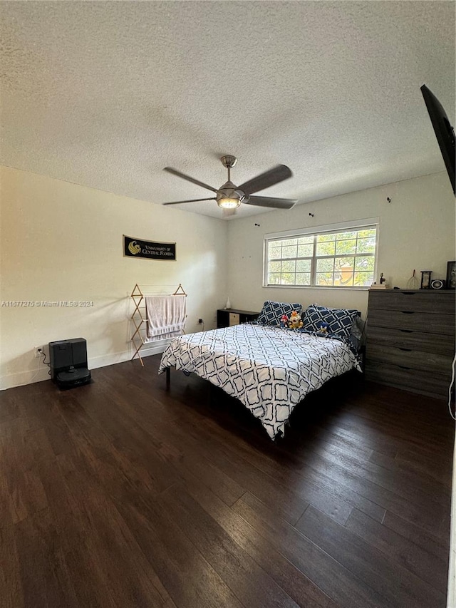 bedroom featuring a textured ceiling, wood-type flooring, and ceiling fan