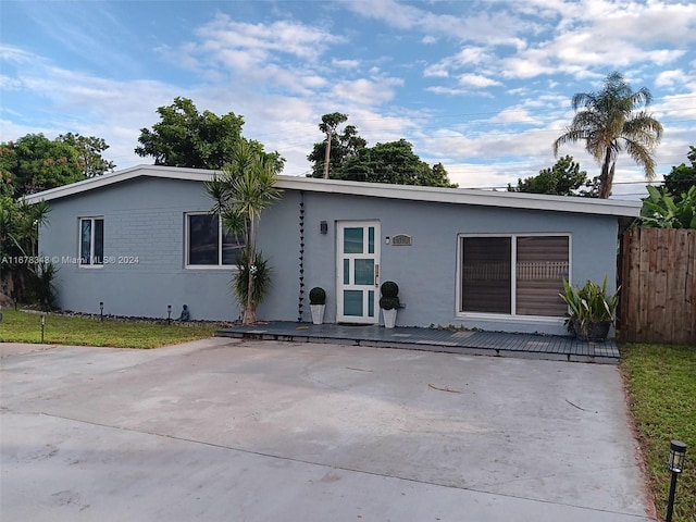 view of front of property featuring a patio