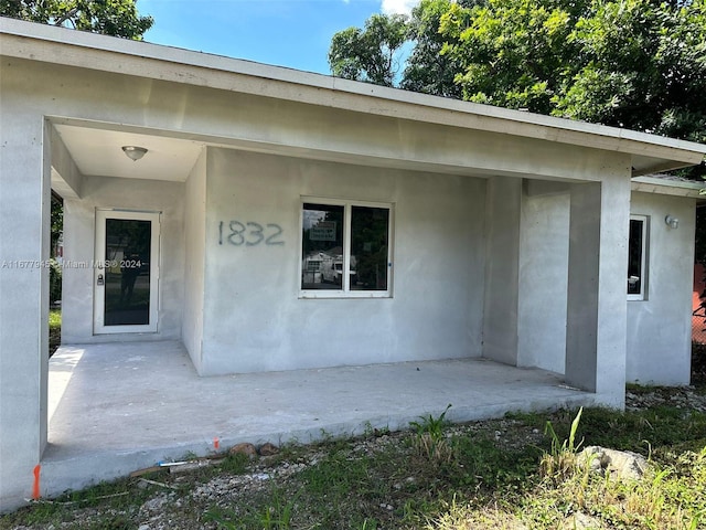 entrance to property with a patio