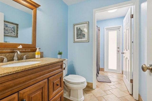 bathroom with vanity, a shower with shower curtain, and toilet