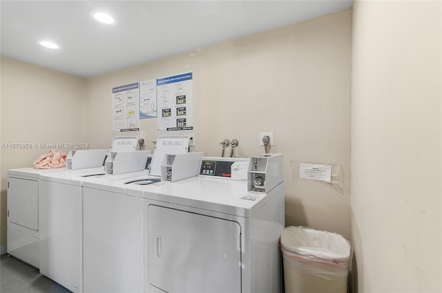 washroom featuring washing machine and clothes dryer