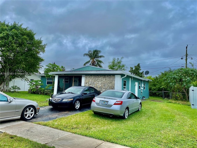 exterior space featuring a front yard