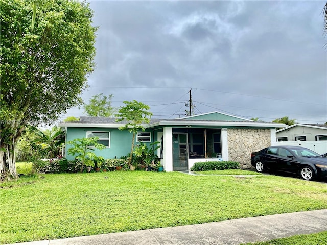 view of front of house with a front lawn