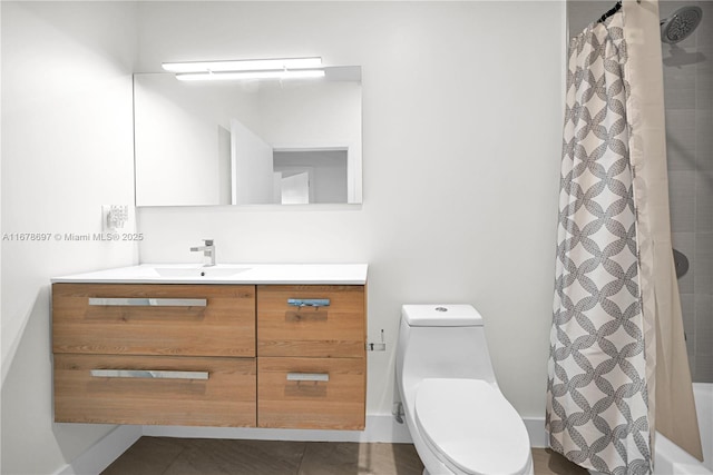 bathroom featuring a shower with curtain, vanity, and toilet