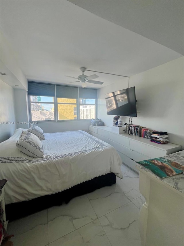 bedroom with ceiling fan