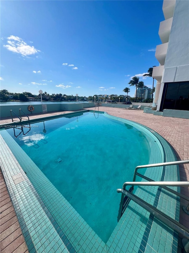 view of swimming pool