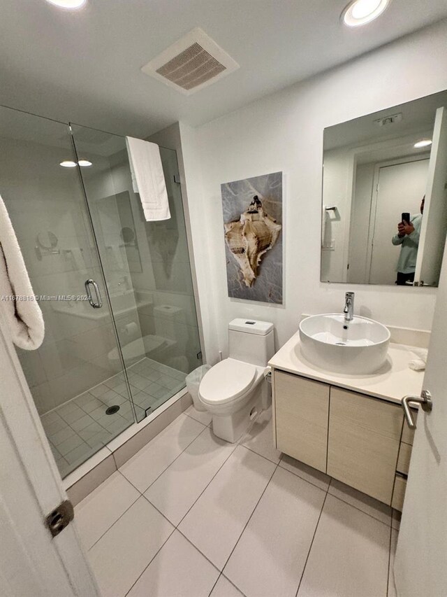 2602 E Hallandale Beach Blvd Unit R2105, Hallandale Beach, FL 33009 - full bath featuring vanity, toilet, a stall shower, and recessed lighting