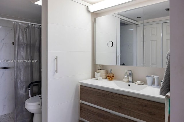 bathroom featuring a shower with curtain, vanity, toilet, and tile walls