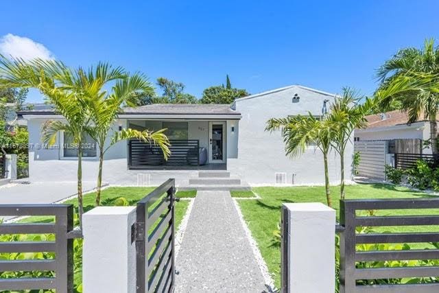 view of front of home with a front yard