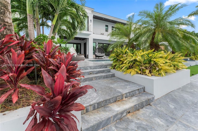 property entrance with a balcony