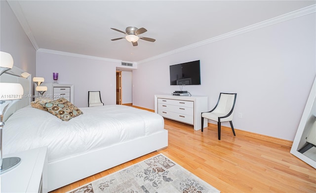 bedroom featuring light hardwood / wood-style flooring, ceiling fan, and crown molding