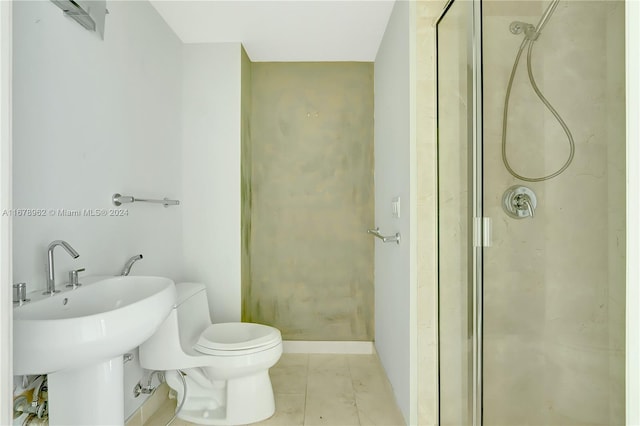 bathroom with toilet, sink, and an enclosed shower