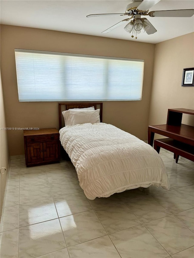 bedroom with ceiling fan