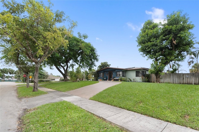 view of front facade with a front yard