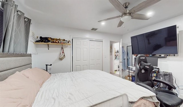 bedroom featuring a closet and ceiling fan