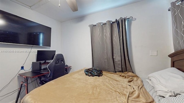 bedroom featuring ceiling fan