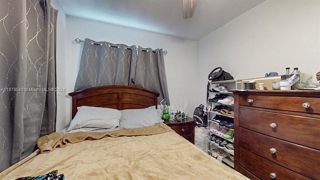 bedroom with vaulted ceiling and ceiling fan