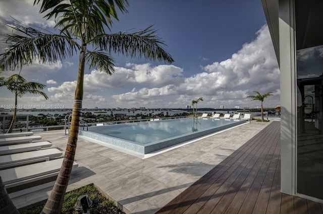 view of pool featuring a water view