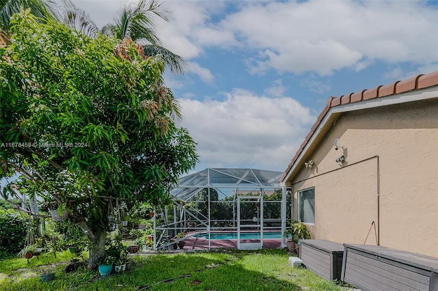 view of yard with a lanai