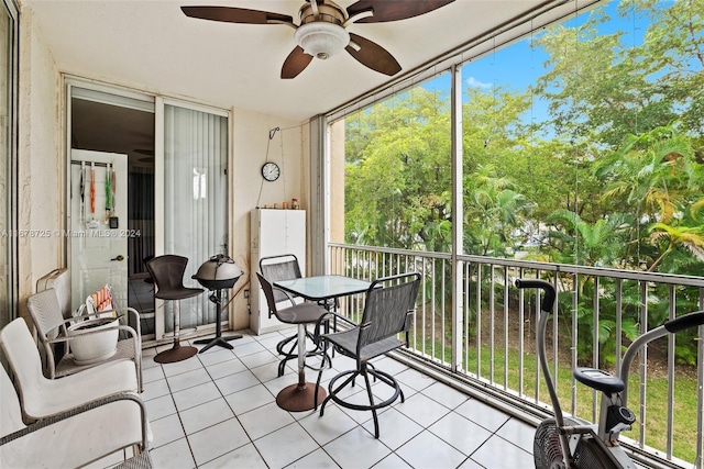 sunroom / solarium with ceiling fan