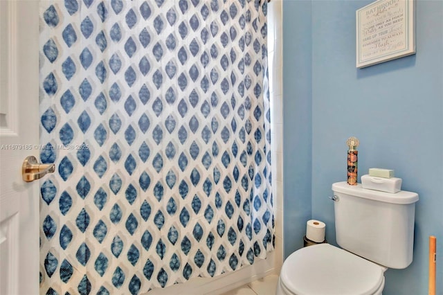 3544 W 94th St, Hialeah, FL 33018 - full bath with a shower with curtain and toilet