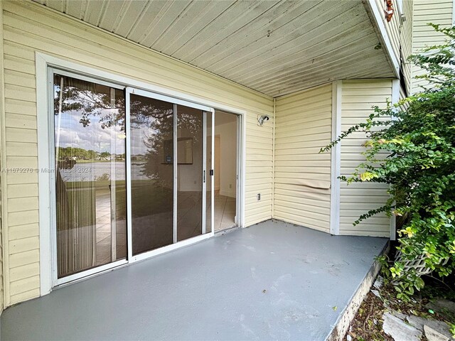 3405 NW 44th St Unit 104, Oakland Park, FL 33309 - view of patio / terrace