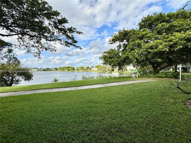 view of yard featuring a water view