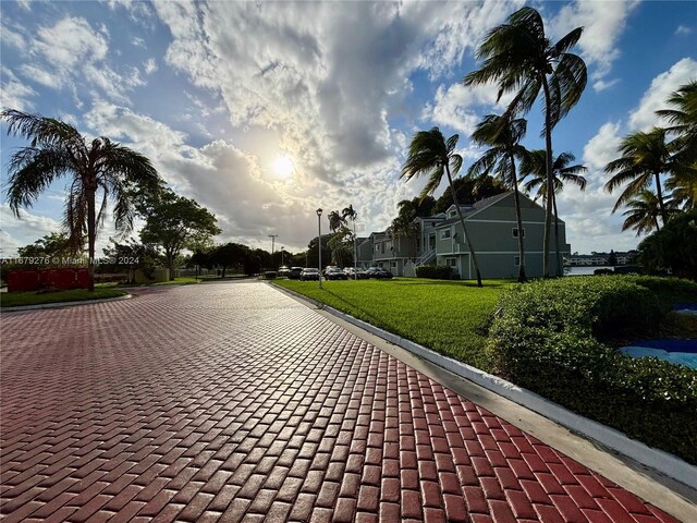 3405 NW 44th St Unit 104, Oakland Park, FL 33309 - view of decorative street with curbs