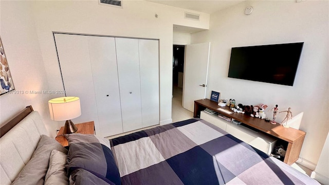 bedroom featuring a closet