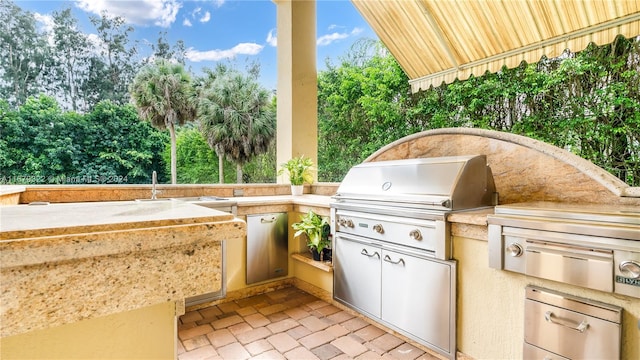 view of patio featuring an outdoor kitchen and area for grilling