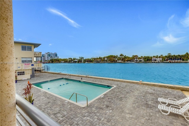 view of swimming pool featuring a water view