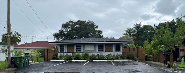 view of front of property