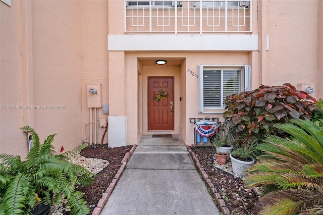 entrance to property featuring a balcony