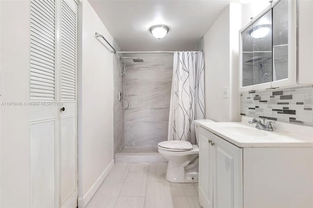 bathroom with vanity, curtained shower, toilet, and backsplash