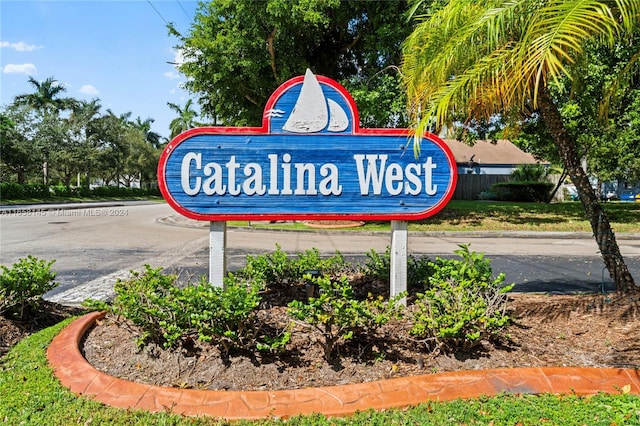 view of community / neighborhood sign