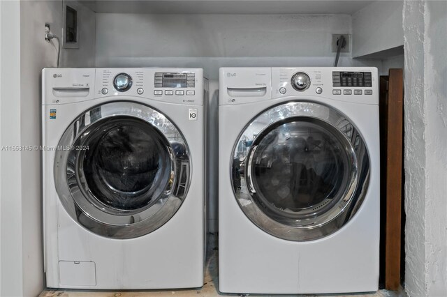 washroom with washer and clothes dryer