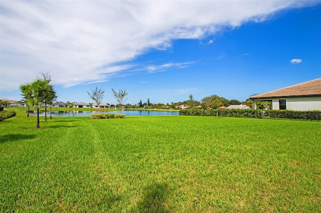 view of yard featuring a water view