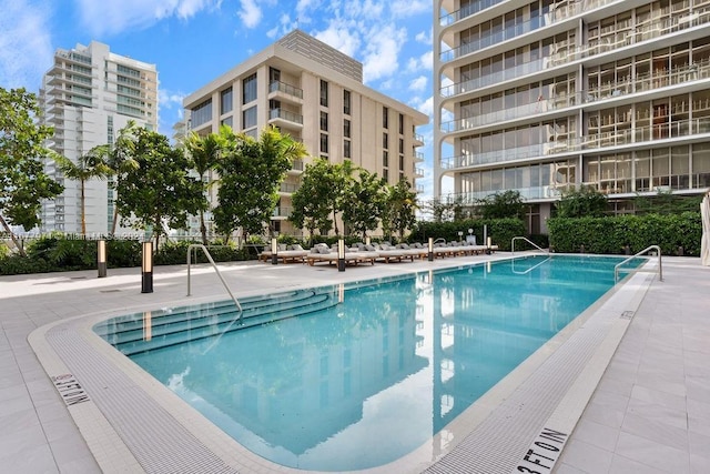 2678 Tigertail Ave Unit Ph1, Miami, FL 33133 - view of community pool